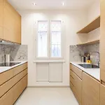 Warm - 2br 4p - Near *